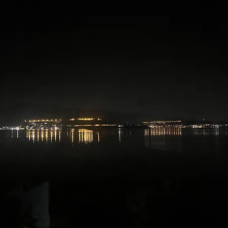 Vakantiehuis Next To The Waves