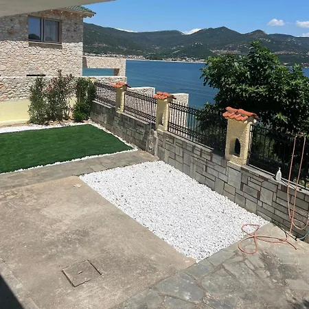 Vakantiehuis Next To The Waves